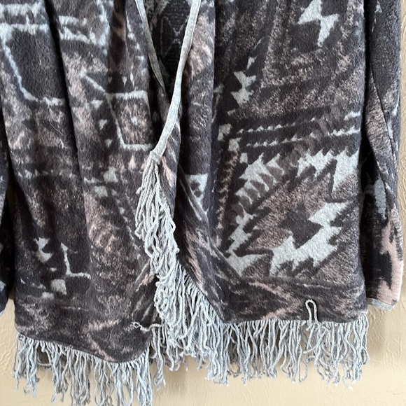 Lucky Brand Gray and Pink Patterned Cardigan Fringe Size Large - Picture 3 of 15